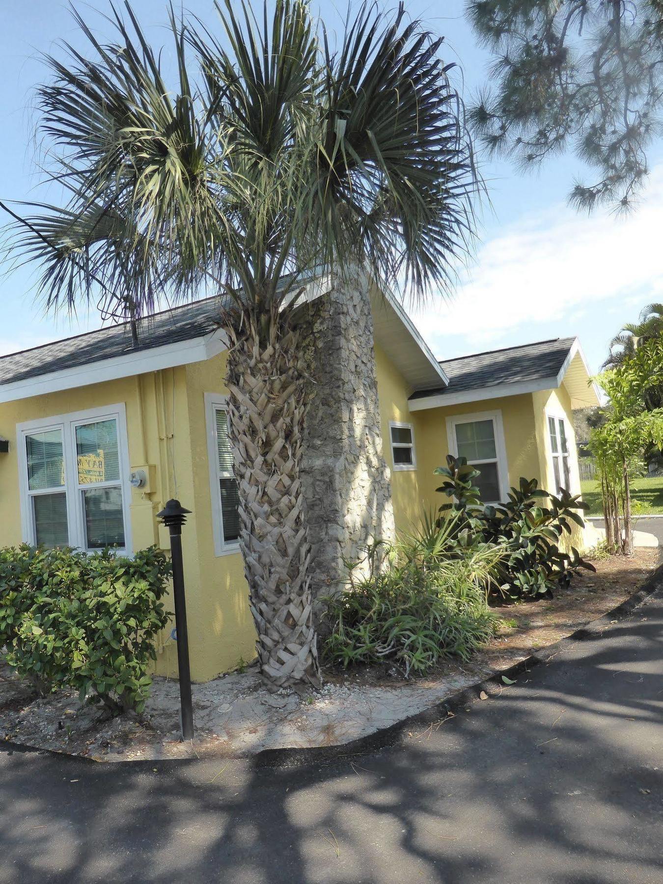 Englewood Bay Motel Εξωτερικό φωτογραφία