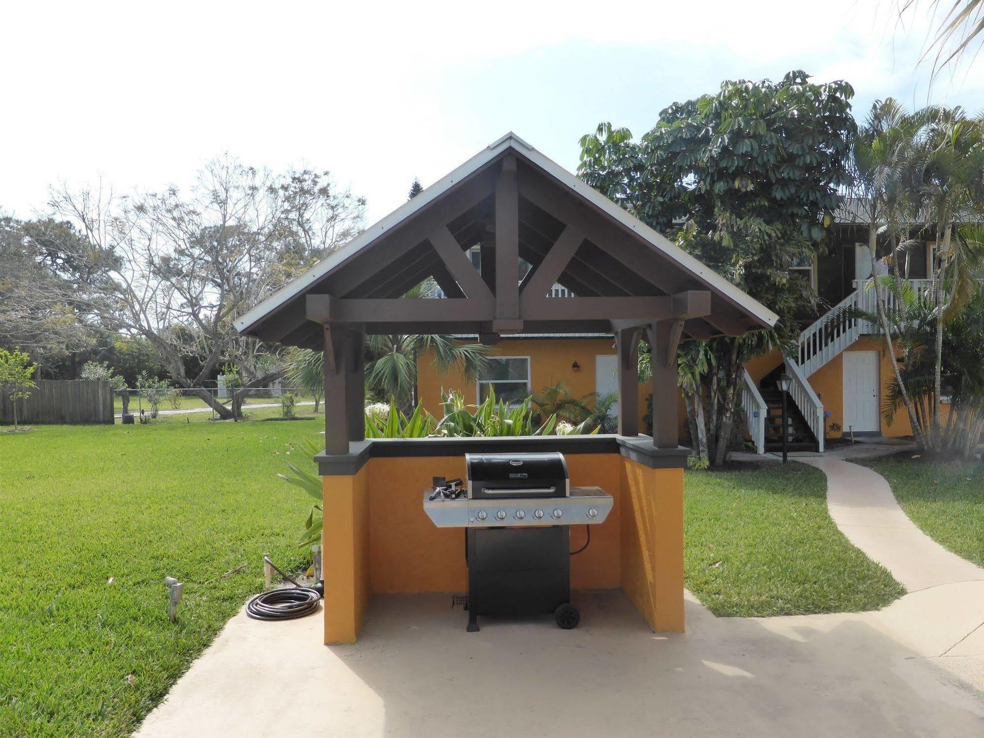 Englewood Bay Motel Εξωτερικό φωτογραφία